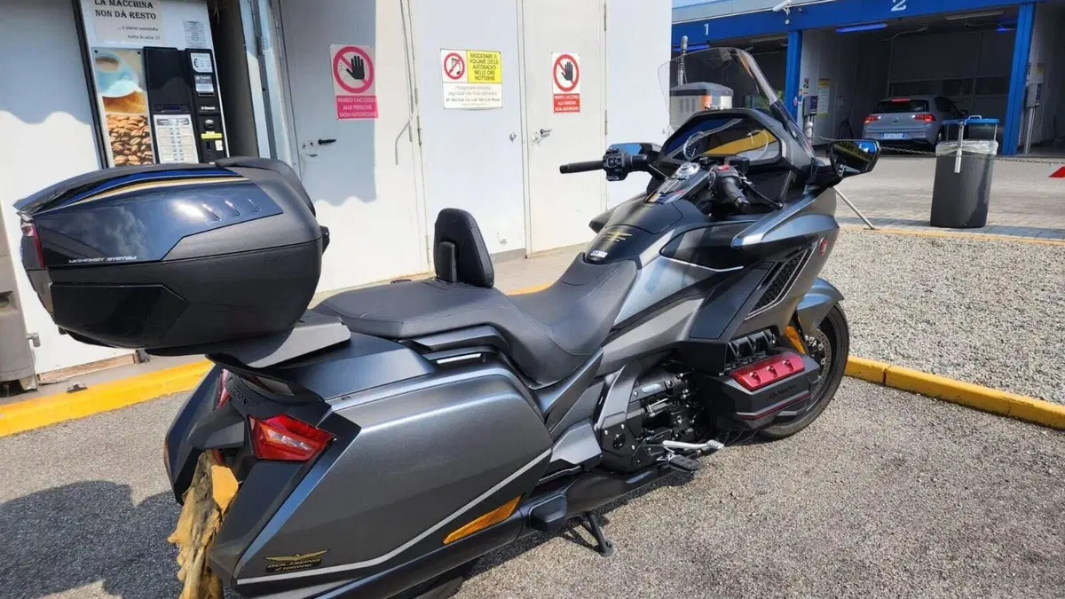 Honda GL 1800 Gold Wing Tour DCT & Airbag (2022 - 24)  (7)
