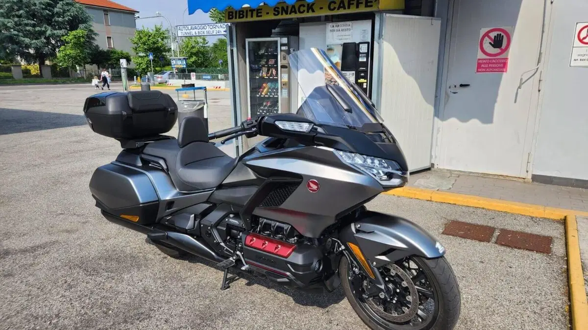 Honda GL 1800 Gold Wing Tour DCT & Airbag (2022 - 24)  (9)