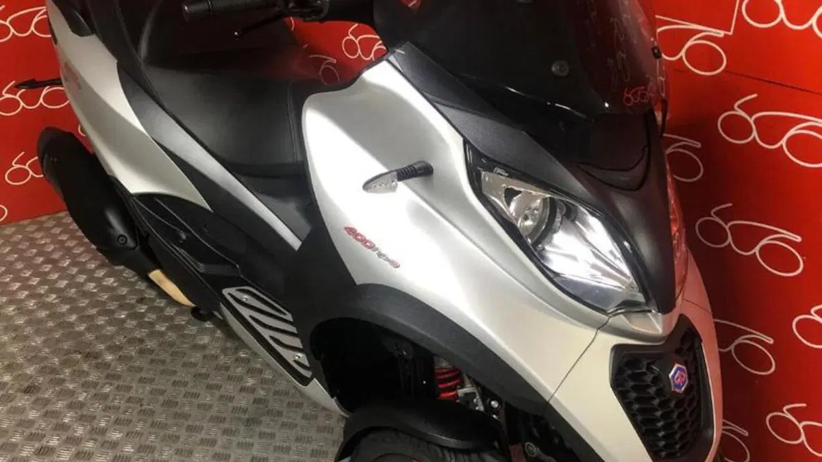 Piaggio MP3 400 ABS Hpe (2021 - 22)  (2)