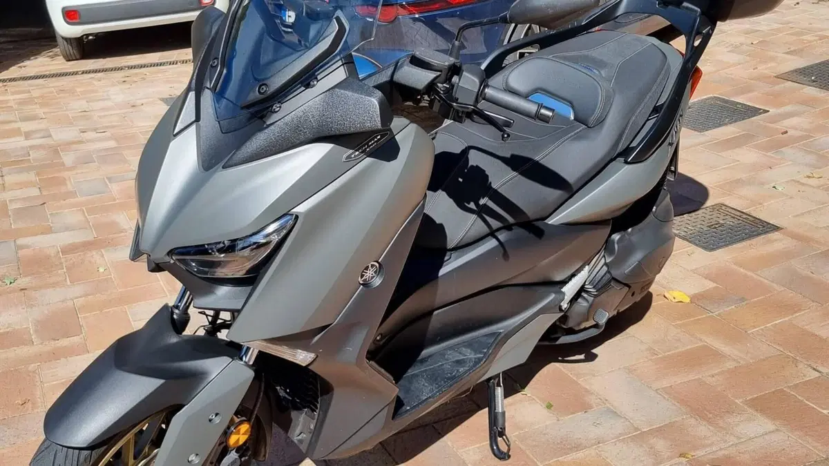 Yamaha X-Max 400 Tech Max (2020)  (2)