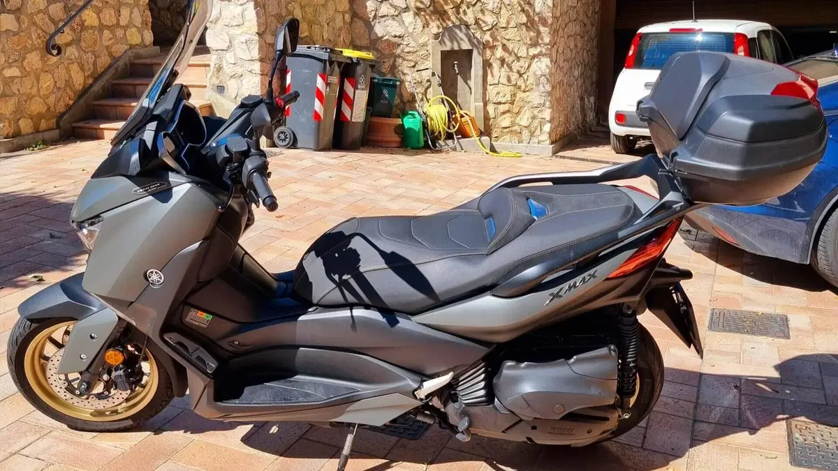 Yamaha X-Max 400 Tech Max (2020)  (3)