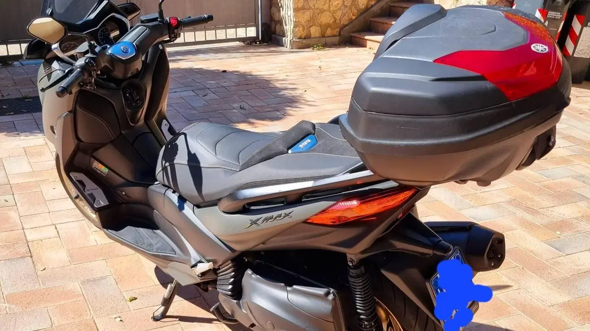 Yamaha X-Max 400 Tech Max (2020)  (4)