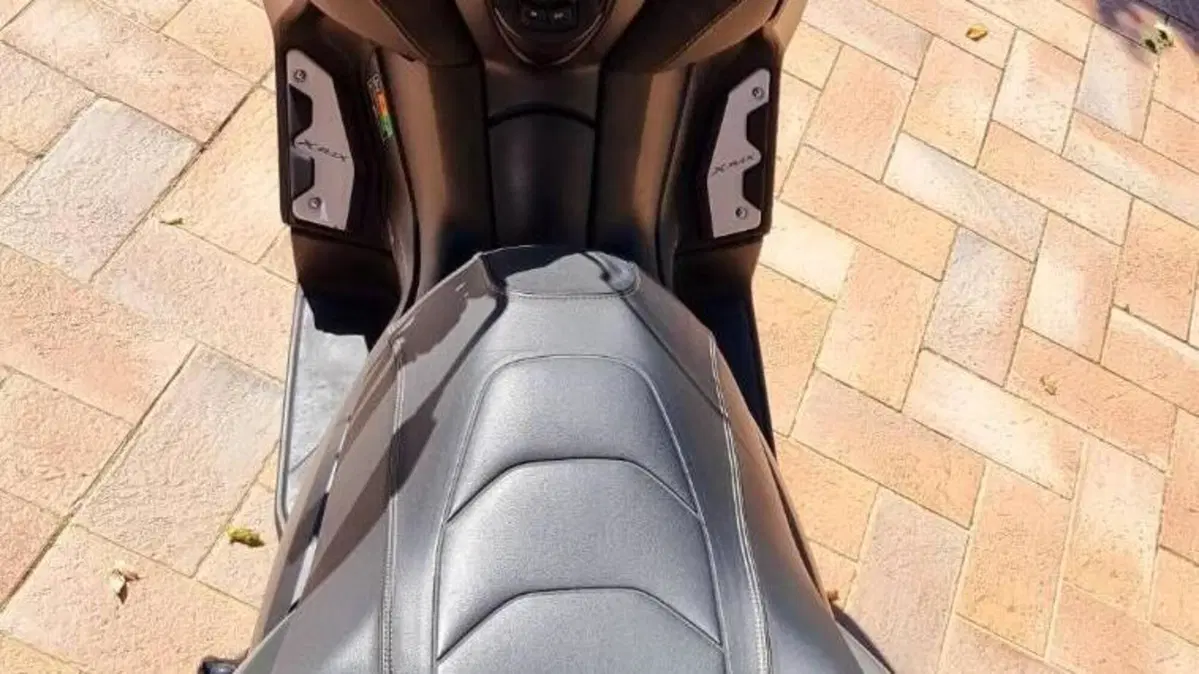 Yamaha X-Max 400 Tech Max (2020)  (5)
