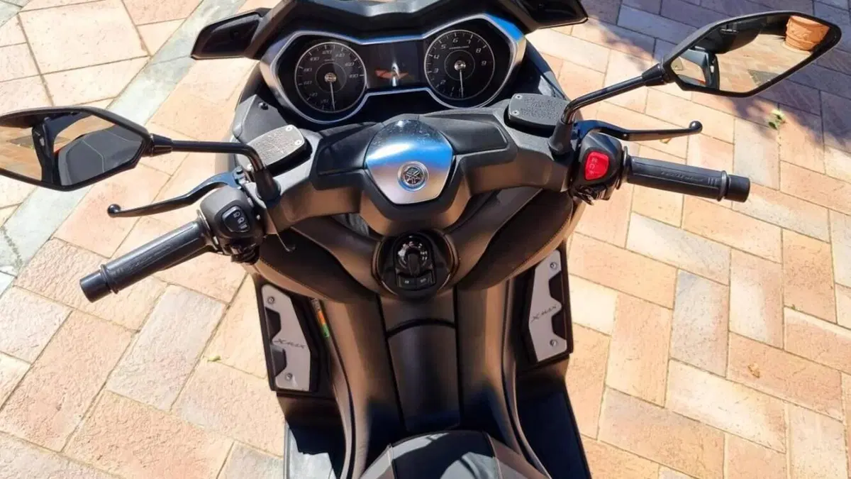 Yamaha X-Max 400 Tech Max (2020)  (6)