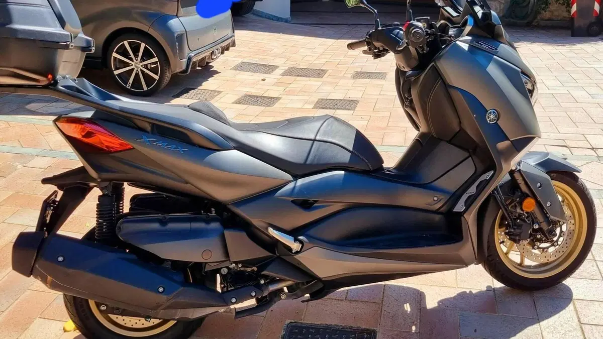 Yamaha X-Max 400 Tech Max (2020)  (9)