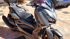 Yamaha X-Max 400 Tech Max (2020)  (10)