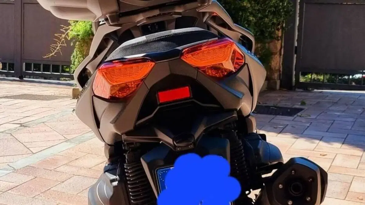Yamaha X-Max 400 Tech Max (2020)  (11)
