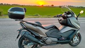 Kymco AK 550 Premium (2023 - 25) 