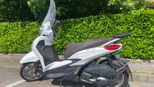 Piaggio Beverly 300 ABS-ASR (2021 - 25)  (2)