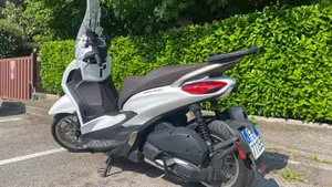Piaggio Beverly 300 ABS-ASR (2021 - 25)  (3)