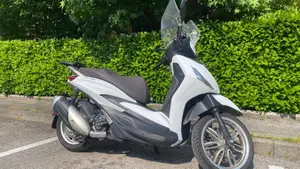 Piaggio Beverly 300 ABS-ASR (2021 - 25)  (6)