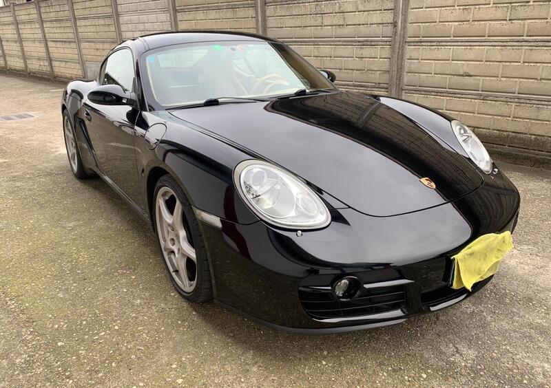 Porsche Cayman 2.7