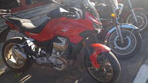 Moto Guzzi V100 Mandello (2022 - 24) 