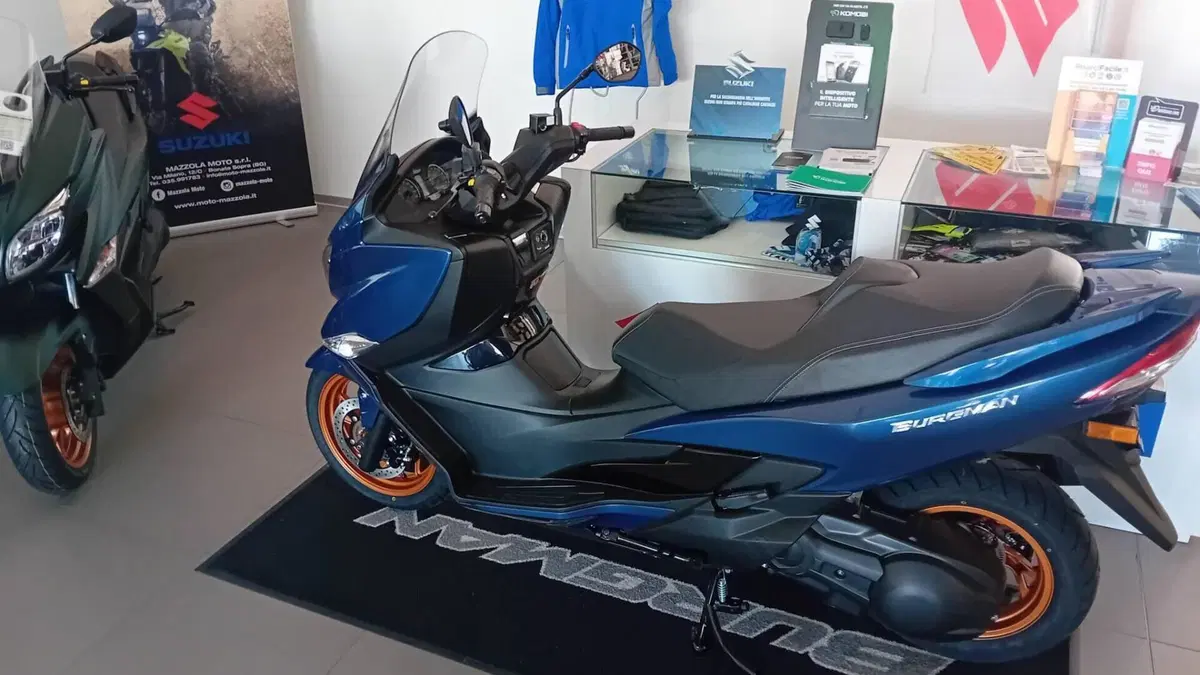 Suzuki Burgman 400 (2025 - 26)  (4)