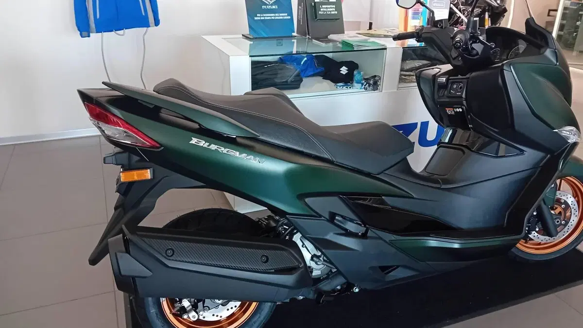 Suzuki Burgman 400 (2025 - 26)  (7)