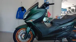 Suzuki Burgman 400 (2025 - 26)  (9)