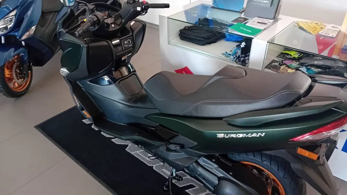 Suzuki Burgman 400 (2025 - 26)  (10)