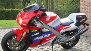 Honda RVF 750-RC 45 
