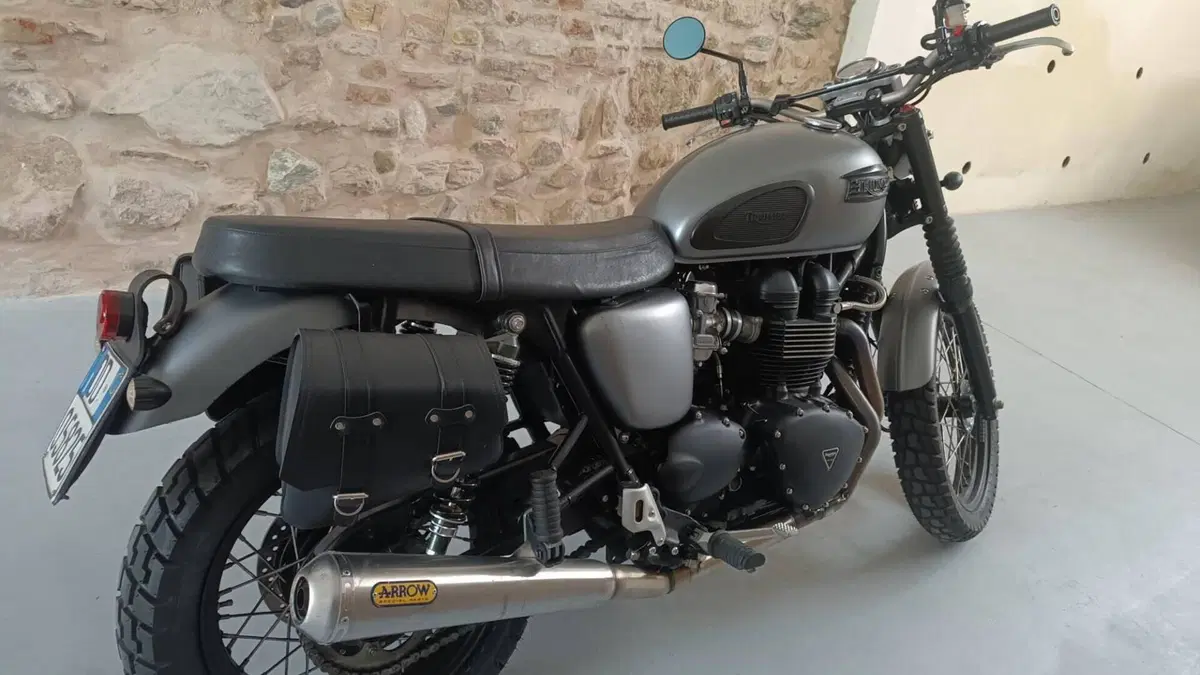 Triumph Scrambler (2006 - 17)  (8)
