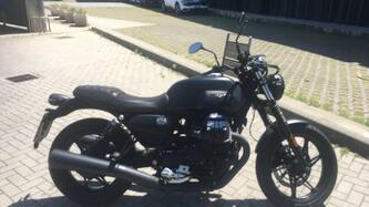 Moto Guzzi V7 Stone (2021 - 24) usata