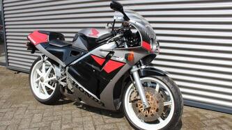 Honda VFR 400 - NC 30 usata