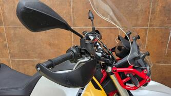 Moto Guzzi V85 TT Evocative Graphics (2019 - 20)