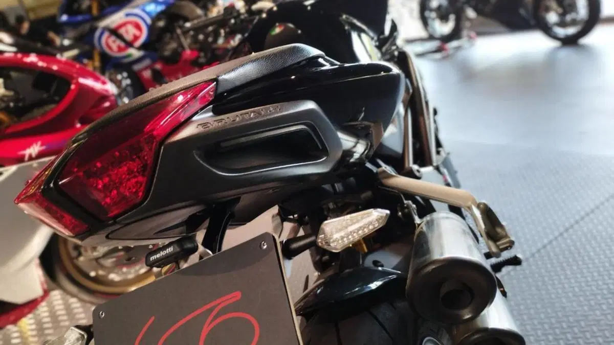 MV Agusta Brutale 990 R (2009 - 12)  (5)
