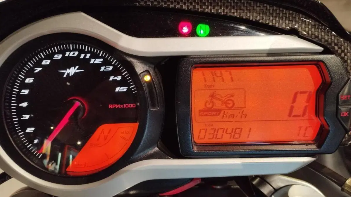 MV Agusta Brutale 990 R (2009 - 12)  (6)