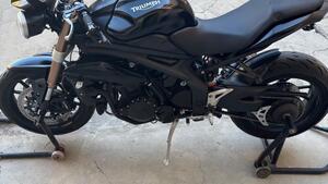 Triumph Speed Triple 1050 (2005 - 11) 