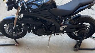 Triumph Speed Triple 1050 (2005 - 11) usata