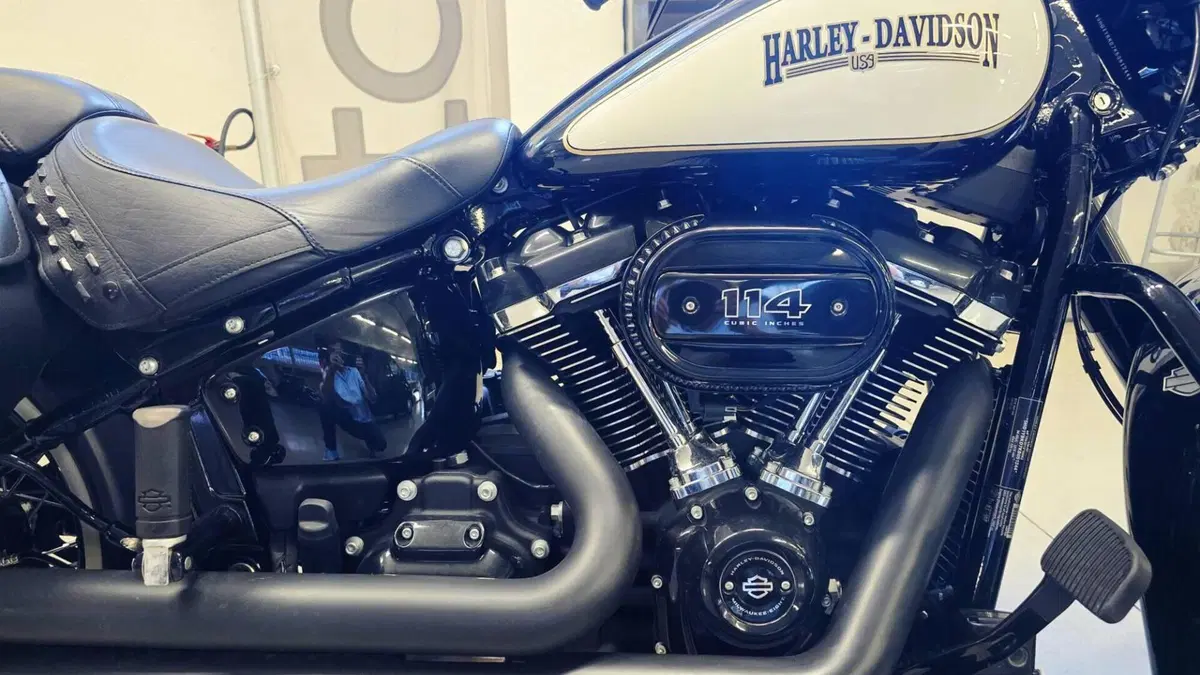 Harley-Davidson 114 Heritage Classic (2018 - 20) - FLHCS  (2)
