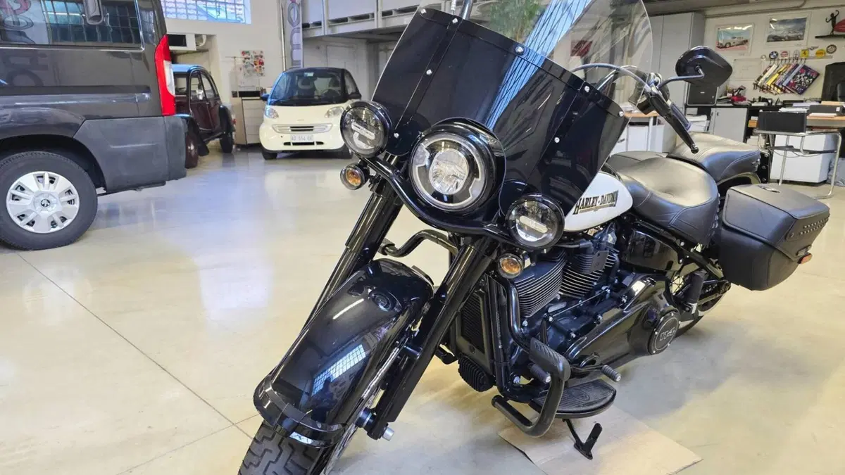 Harley-Davidson 114 Heritage Classic (2018 - 20) - FLHCS  (11)