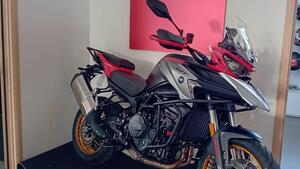 QJ Motor SRT 900 SX (2025) 