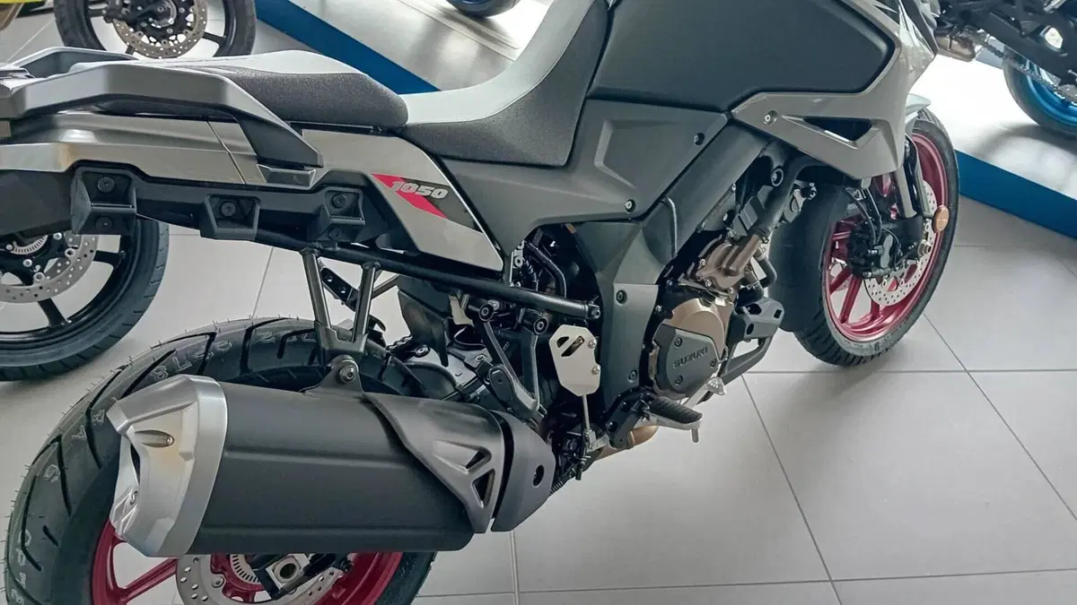 Suzuki V-Strom 1050SE (2025 - 26)  (4)