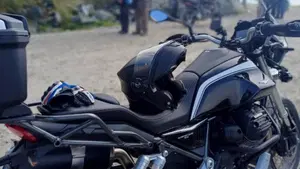 Moto Guzzi V85 TT Guardia d'Onore (2022 - 23)  (2)