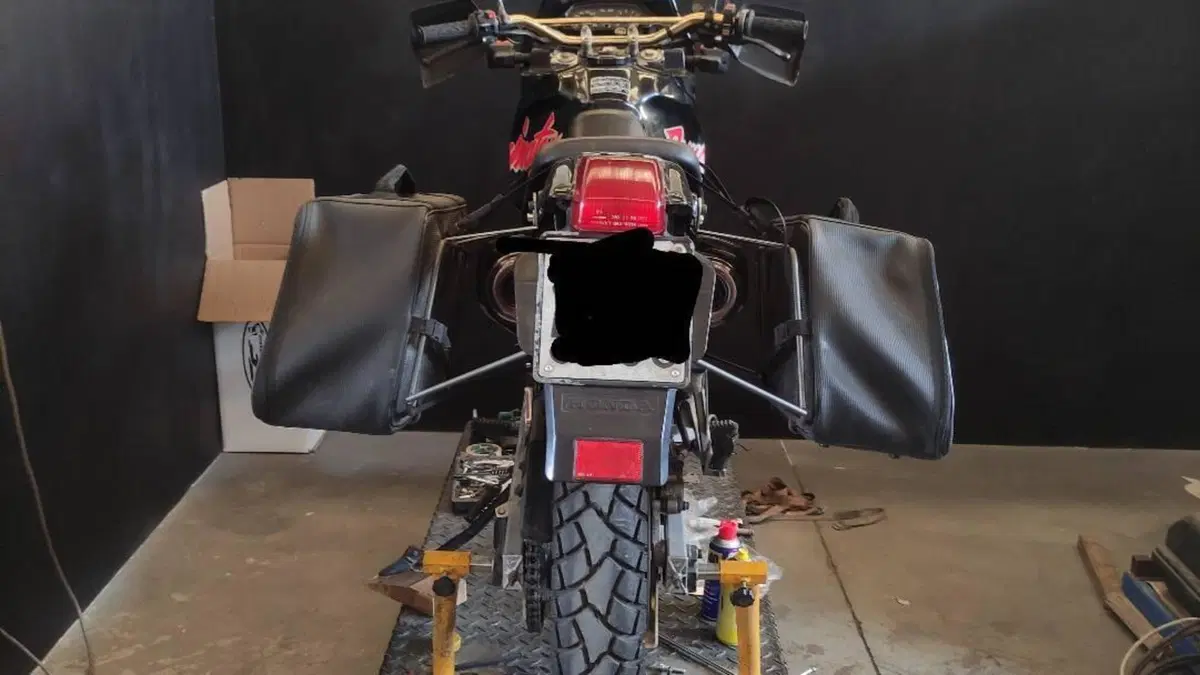 Honda NX 650 Dominator (1988 - 90)  (8)
