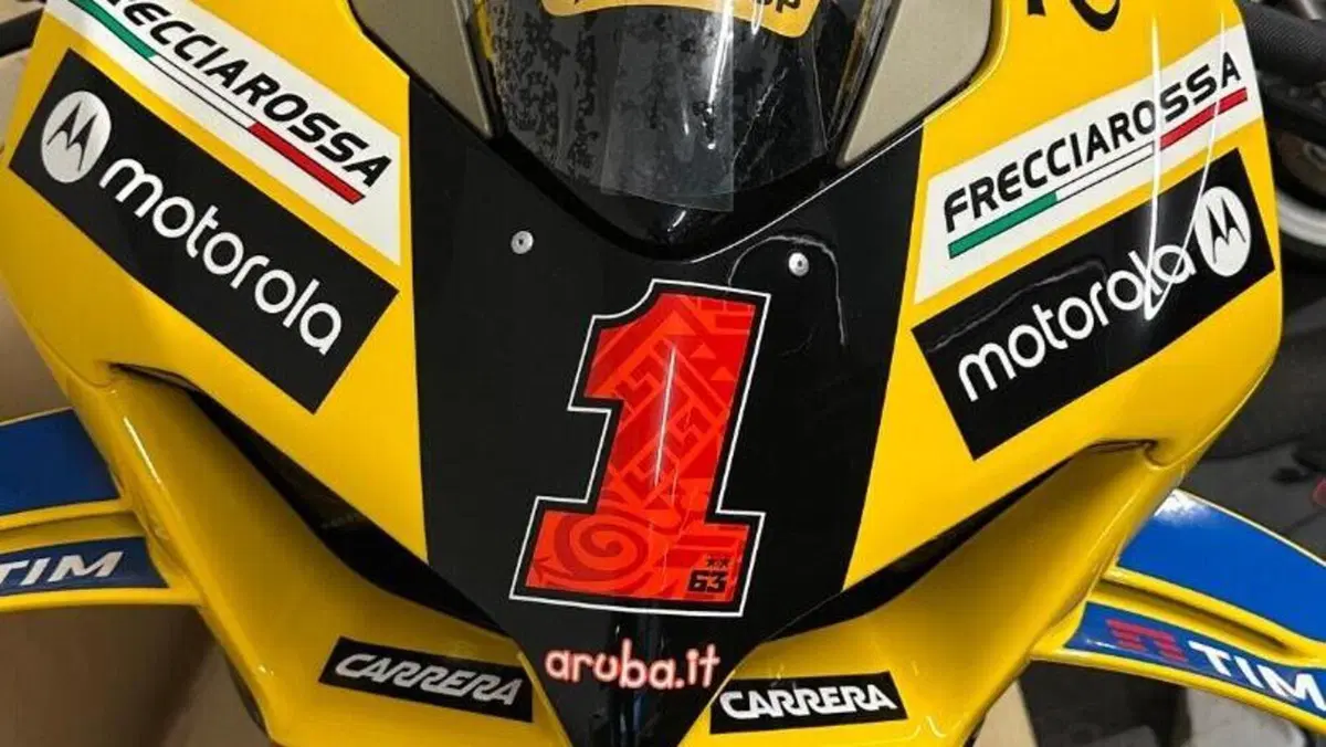 Ducati Panigale V4 Bagnaia 2023 World Champion Replica (2024)  (2)