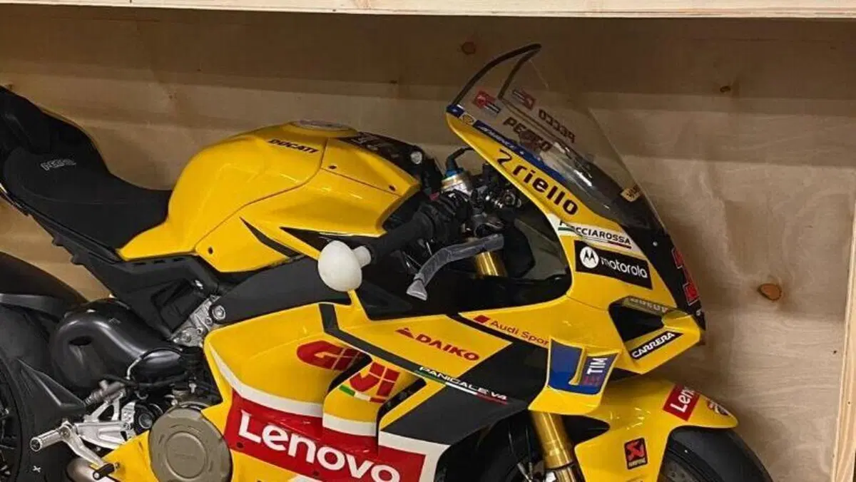 Ducati Panigale V4 Bagnaia 2023 World Champion Replica (2024)  (9)