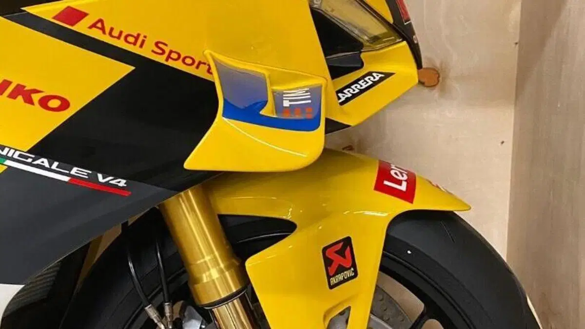Ducati Panigale V4 Bagnaia 2023 World Champion Replica (2024)  (10)