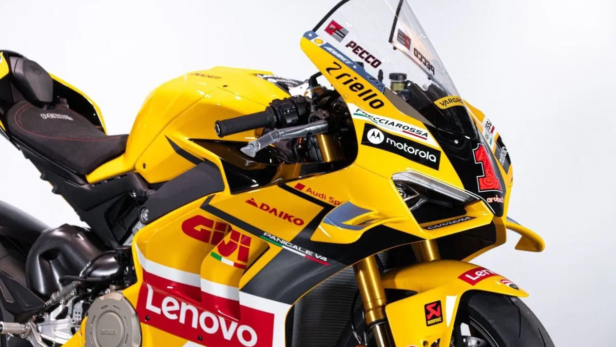 Ducati Panigale V4 Bagnaia 2023 World Champion Replica (2024)  (16)