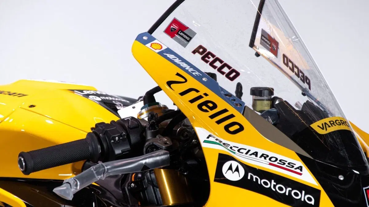 Ducati Panigale V4 Bagnaia 2023 World Champion Replica (2024)  (17)