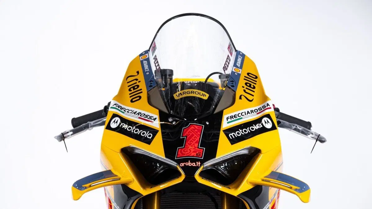 Ducati Panigale V4 Bagnaia 2023 World Champion Replica (2024)  (18)
