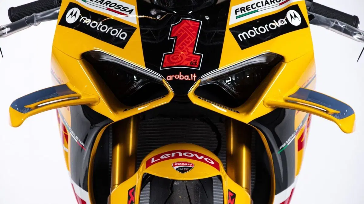 Ducati Panigale V4 Bagnaia 2023 World Champion Replica (2024)  (20)