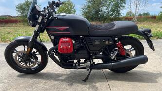 Moto Guzzi V7 III Stone Night Pack (2019 - 20)