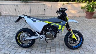 Husqvarna 701 Supermoto (2021) usata