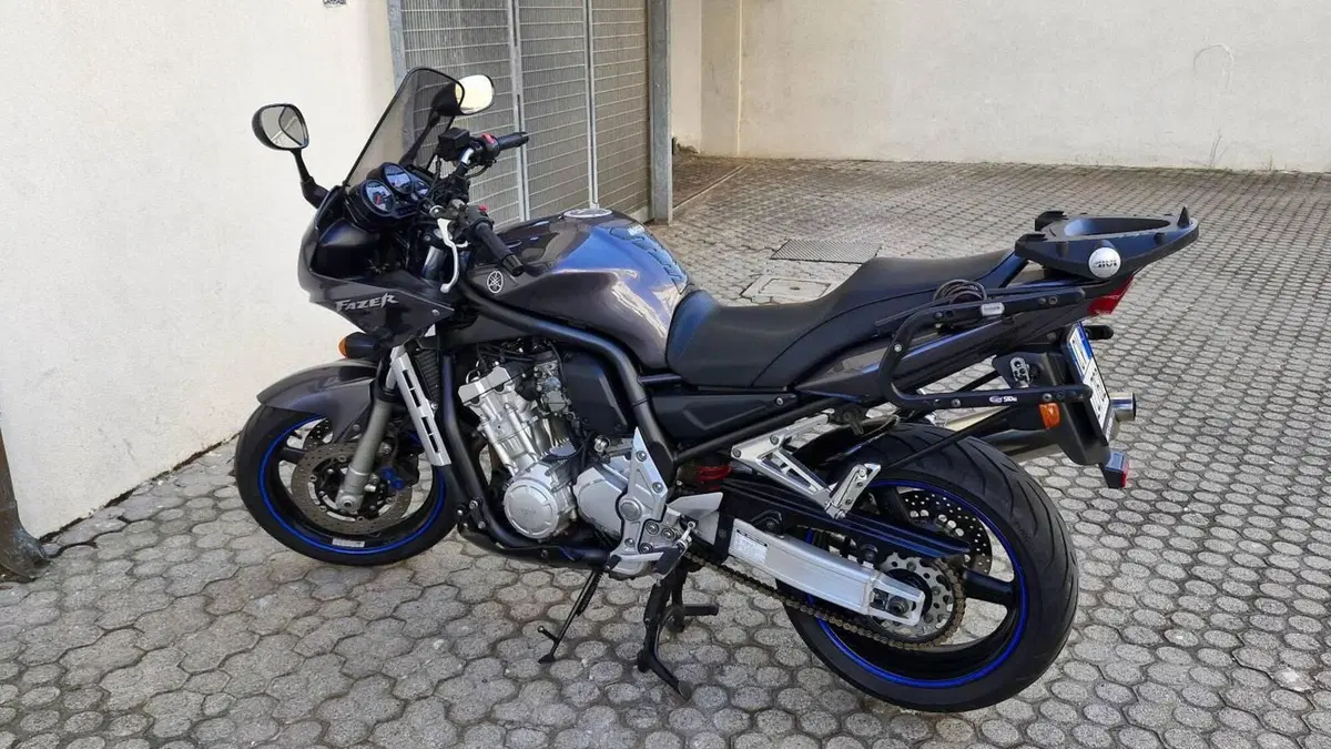 Yamaha FZS 1000 Fazer  (2)