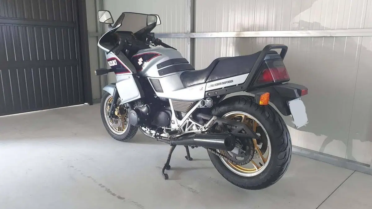 Suzuki   (4)
