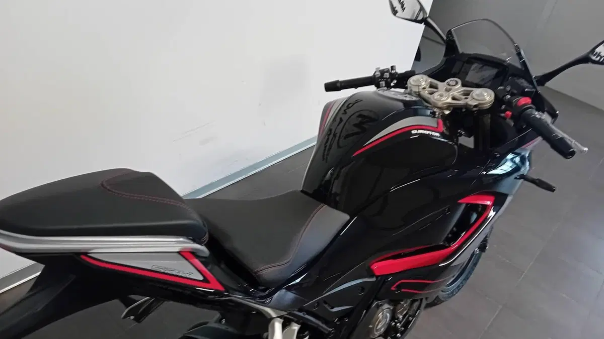 QJ Motor SRK 125 R (2024)  (9)