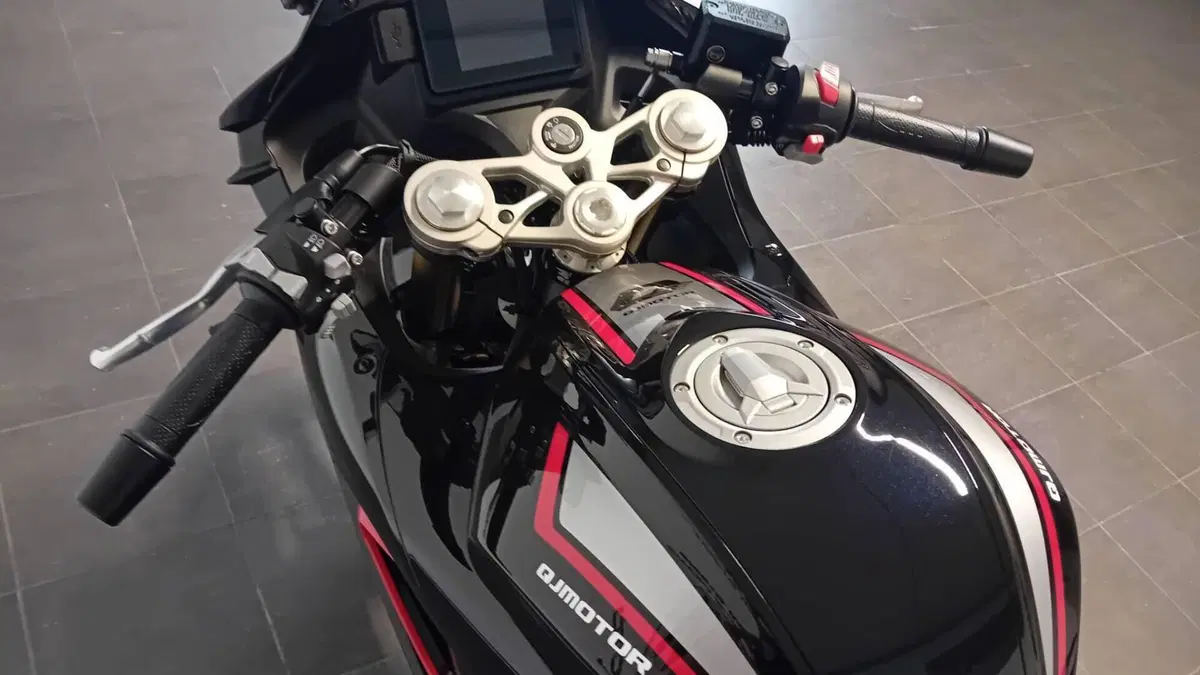 QJ Motor SRK 125 R (2024)  (10)