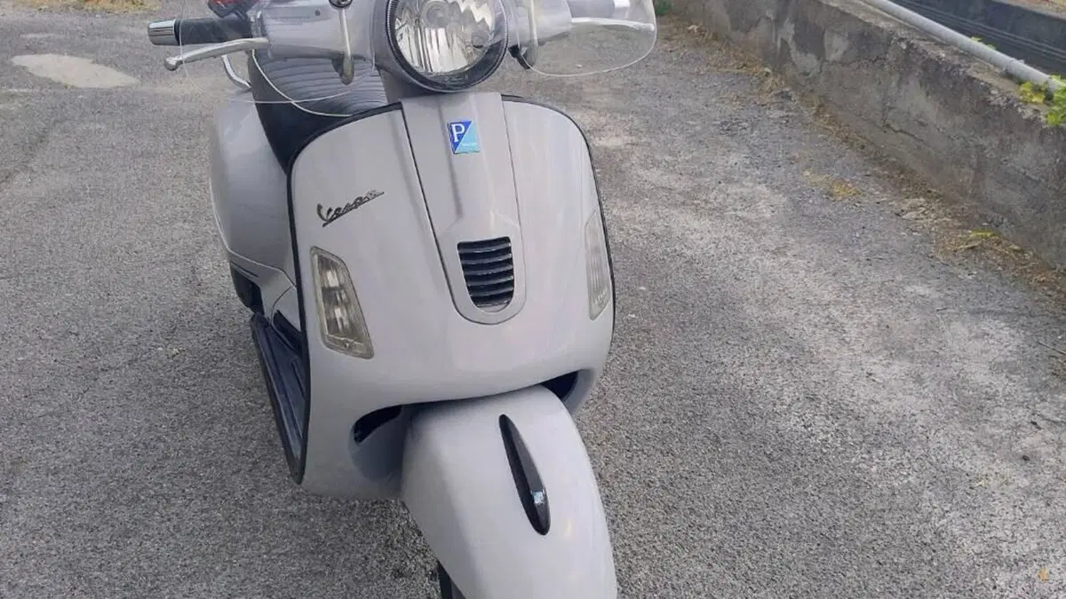 Vespa GTS 250 i.e.  (2)
